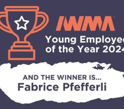 Pict C 240403 Employee of the year award